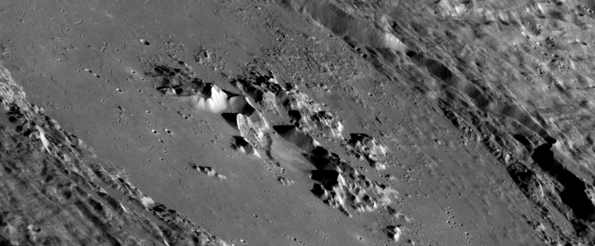 a crater in Mercury photographed by MESSENGER spacecraft